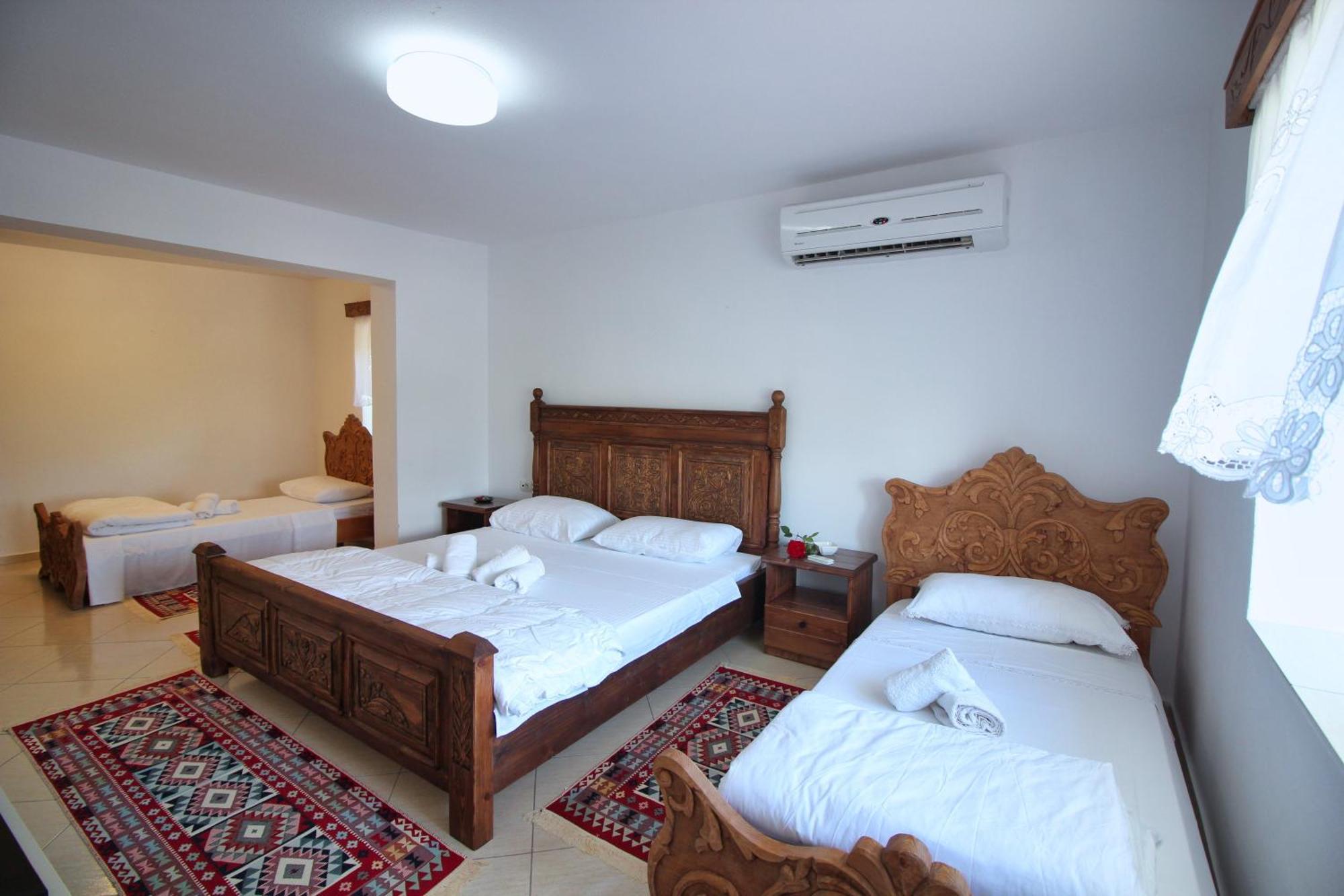Guri Guesthouse Gjirokastër Cameră foto